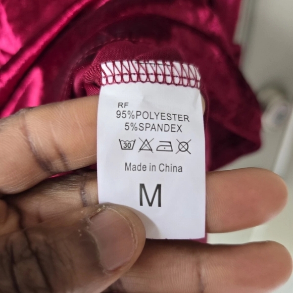 Crystal Boutique Crushed Velvety Blouse Sz M Red Roll Tab Sleeve V Neck New - Picture 9 of 11